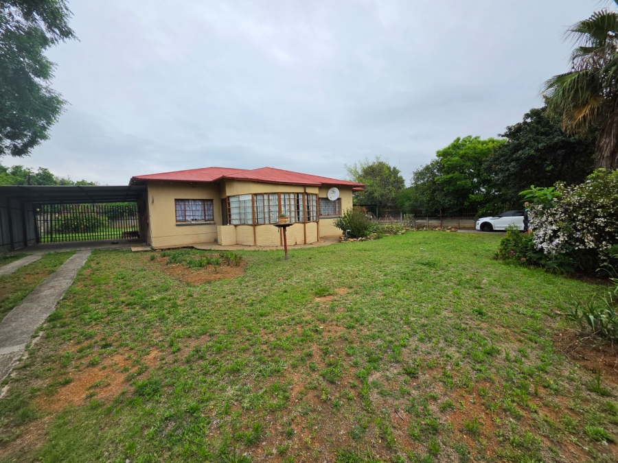 To Let 3 Bedroom Property for Rent in Freemanville North West